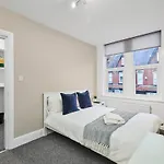 Prázdninový dům 6 Bedroom, 6 Bathroom In Headingley,