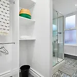 Vakantiehuis 6 Bedroom, 6 Bathroom In Headingley,