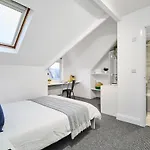 6 Bedroom, 6 Bathroom In Headingley, * Leeds (West Yorkshire)