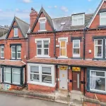 Vakantiehuis 6 Bedroom, 6 Bathroom In Headingley,