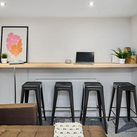 6 Bedroom, 6 Bathroom In Headingley, * Leeds (West Yorkshire)
