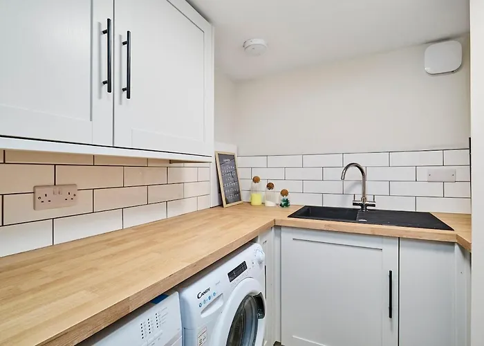 6 Bedroom, 6 Bathroom In Headingley, * Leeds (West Yorkshire)